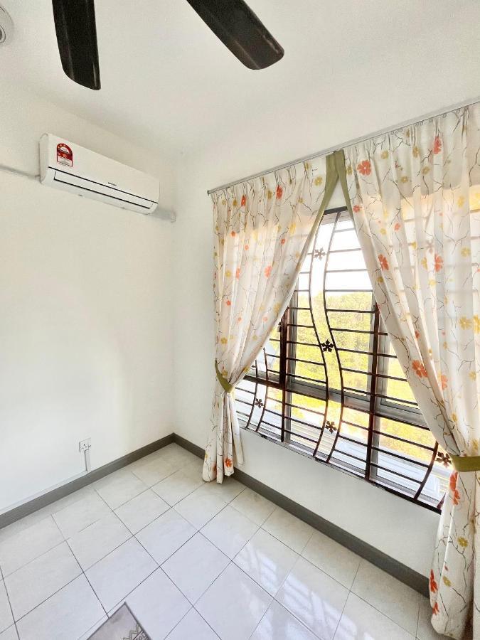 Tropika Homestay Bangi With 3 Bedrooms Kajang Exterior foto